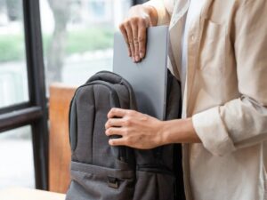 What Should I Bring to an Interview